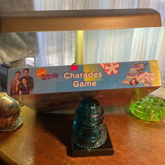 Nickelodeon iCarly charades game - Picture 3 of 5